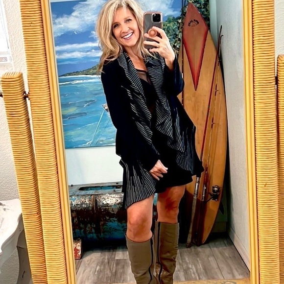 Georgina Estefania,Asymmetric Hem,Fitted Sleeves,Cropped Knit Sweater/Top, Small - Picture 3 of 10